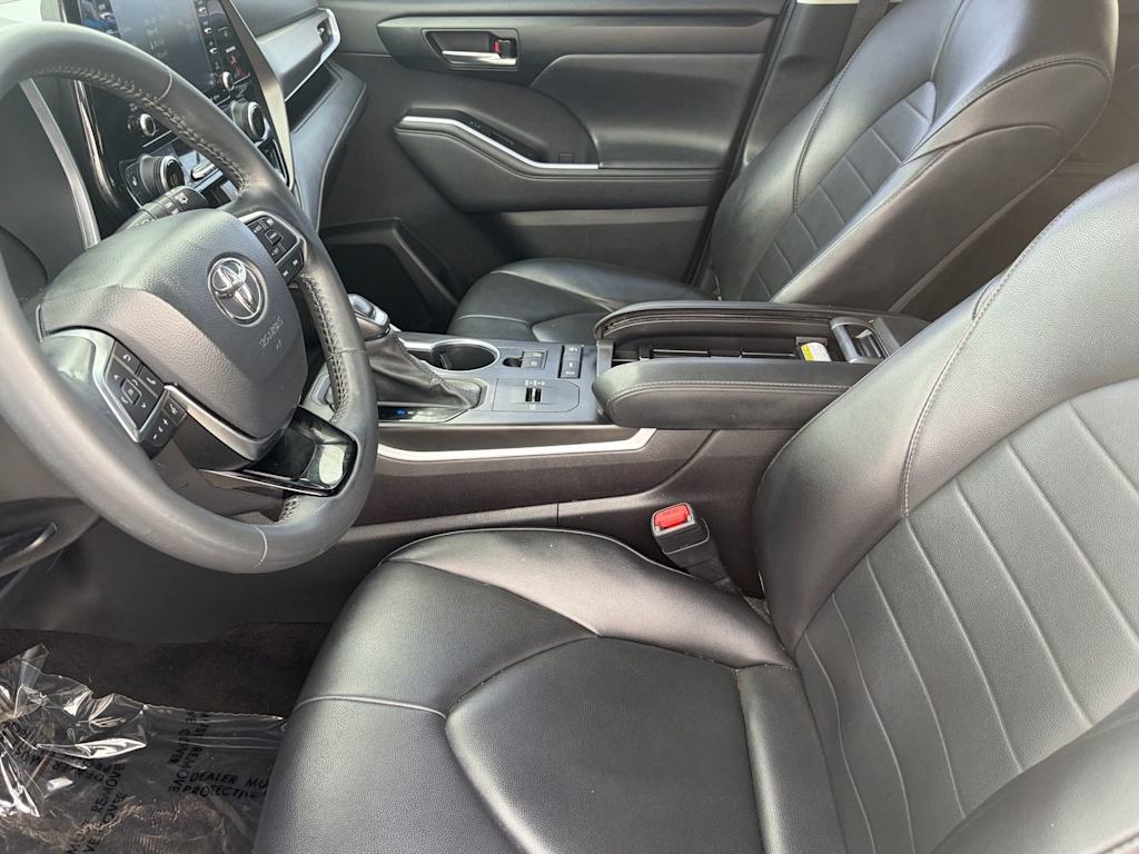 Thumbnail: 2021 Toyota Highlander - 11