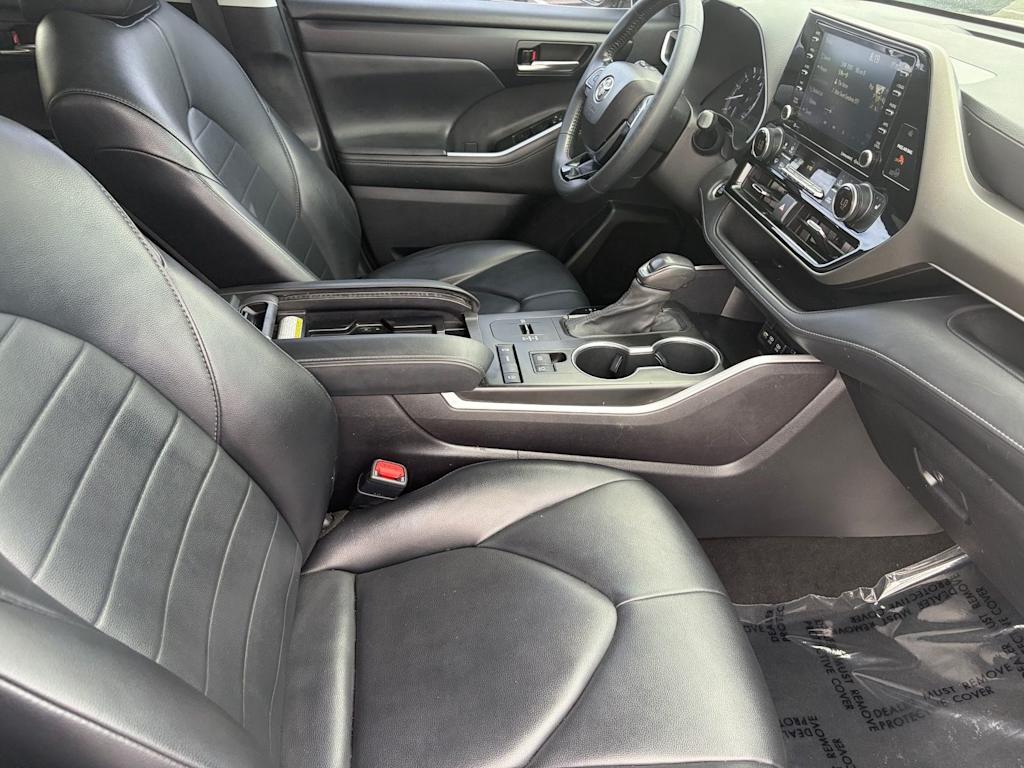 Thumbnail: 2021 Toyota Highlander - 10