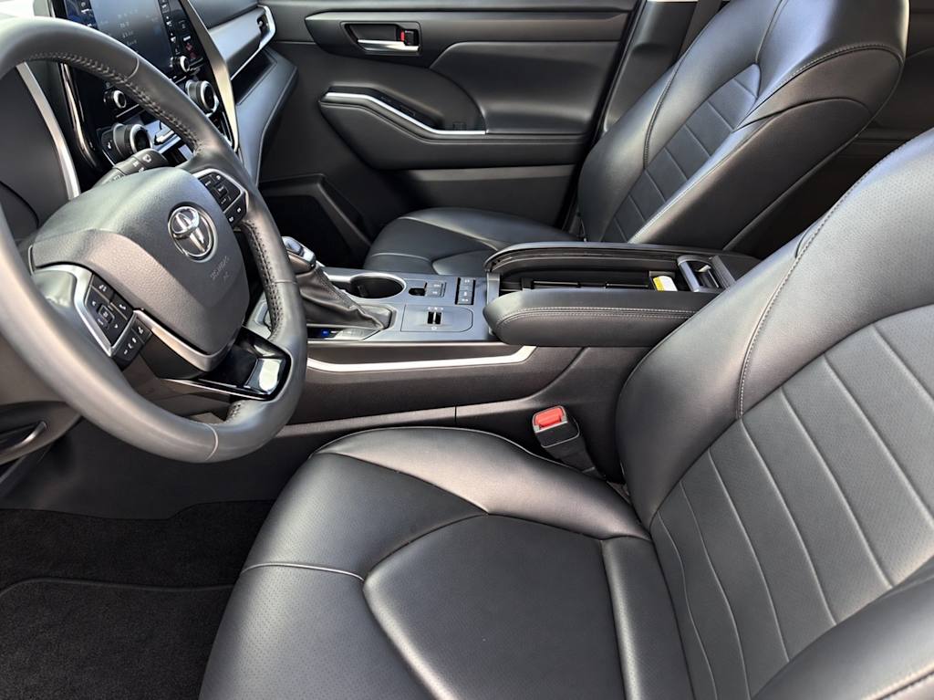 Thumbnail: 2021 Toyota Highlander - 11