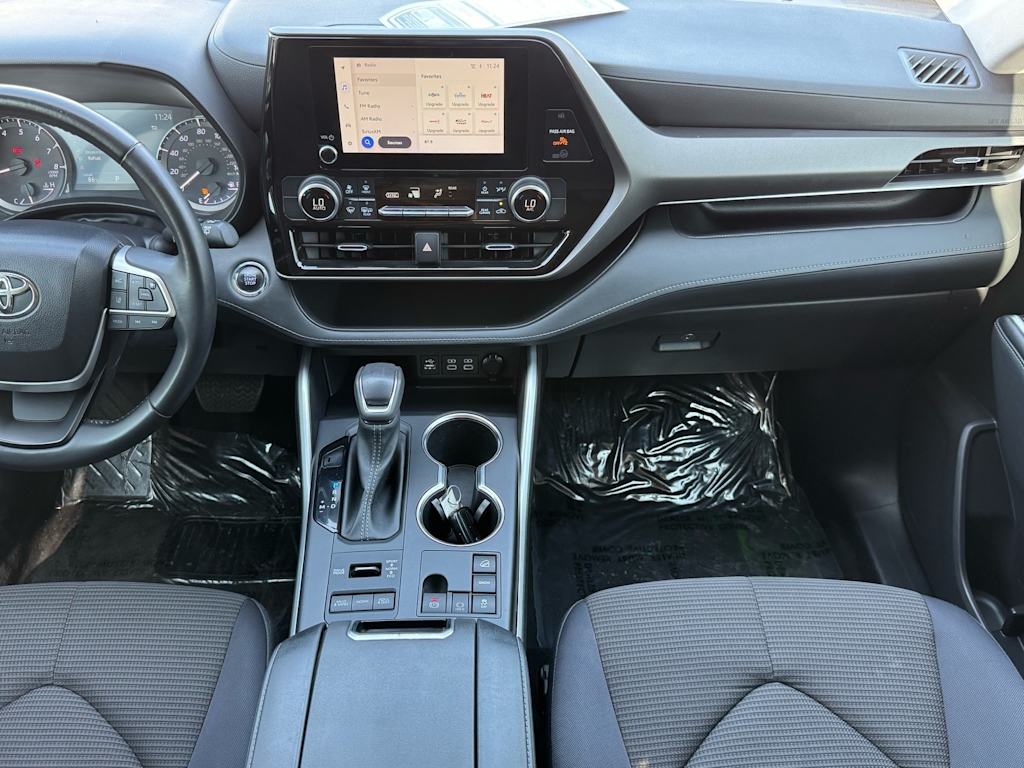 Thumbnail: 2023 Toyota Highlander - 11