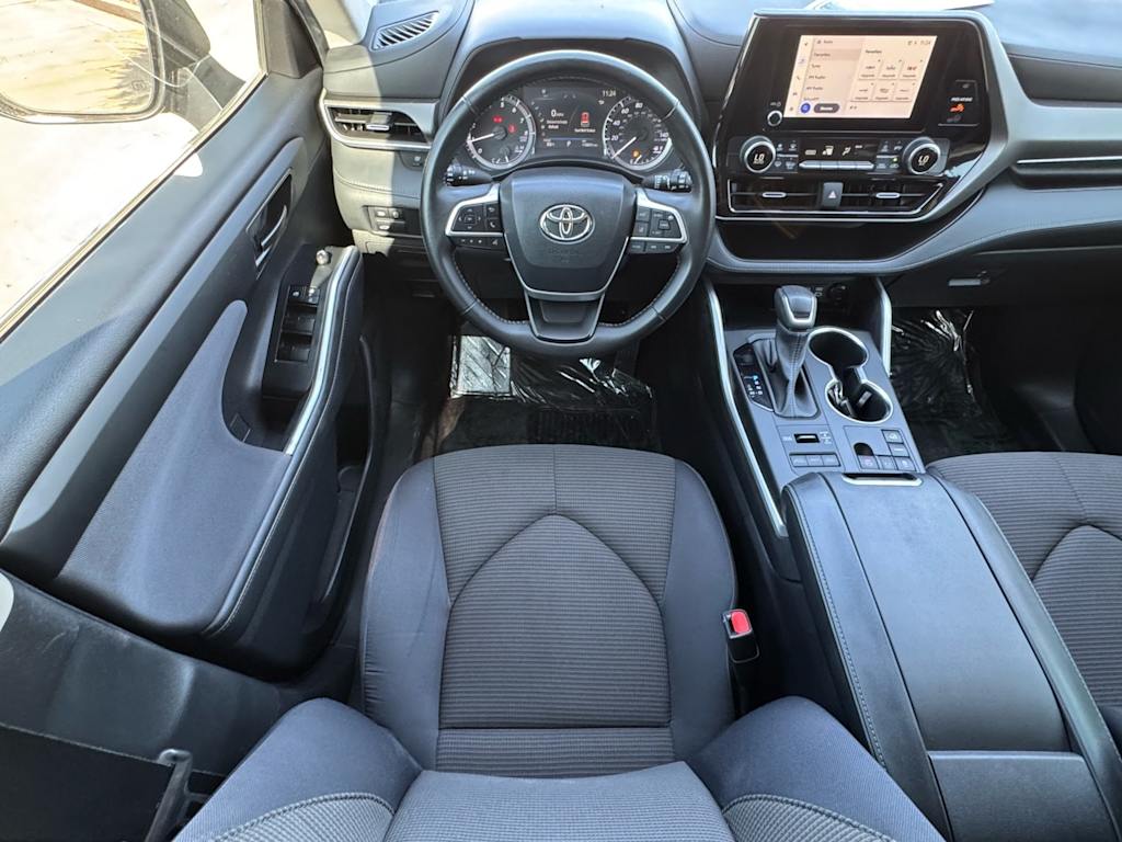 Thumbnail: 2023 Toyota Highlander - 8