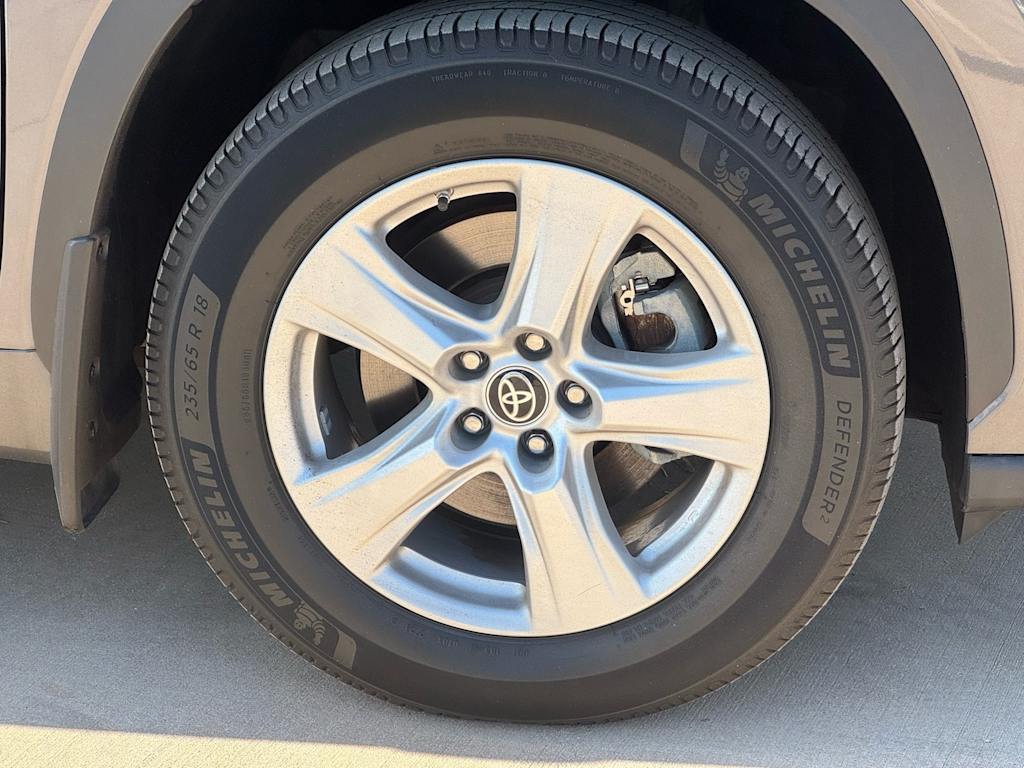 Thumbnail: 2023 Toyota Highlander - 7