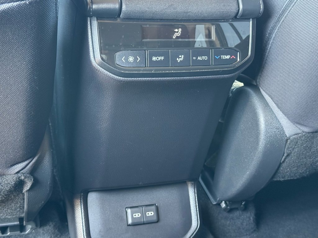 Thumbnail: 2023 Toyota Highlander - 21