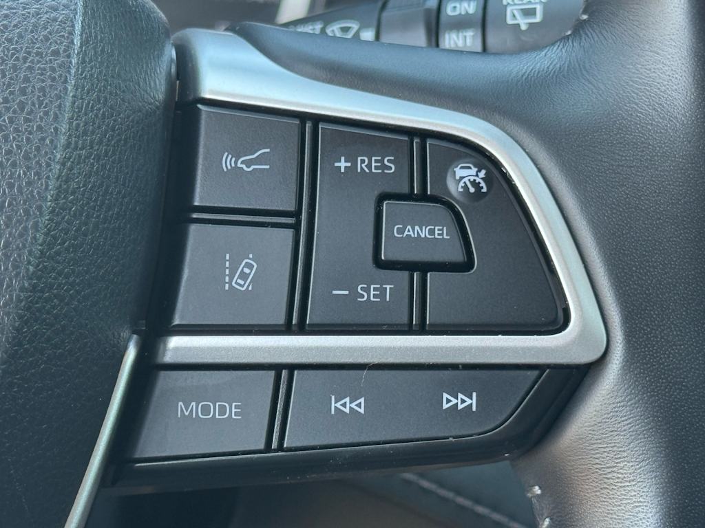 Thumbnail: 2023 Toyota Highlander - 24