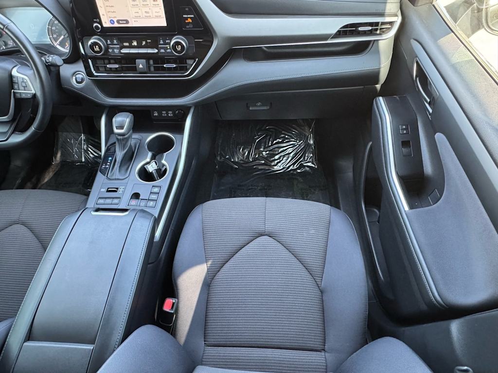 Thumbnail: 2023 Toyota Highlander - 10