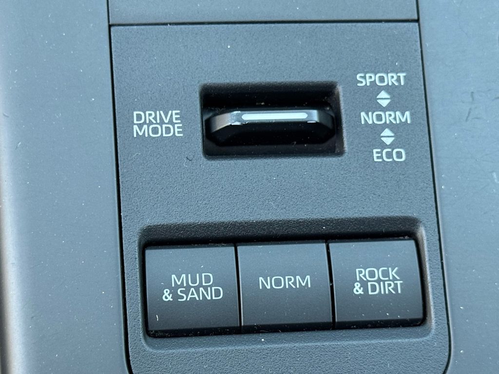 Thumbnail: 2023 Toyota Highlander - 28