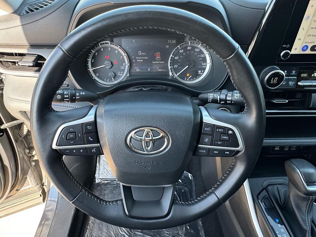 Thumbnail: 2023 Toyota Highlander - 12