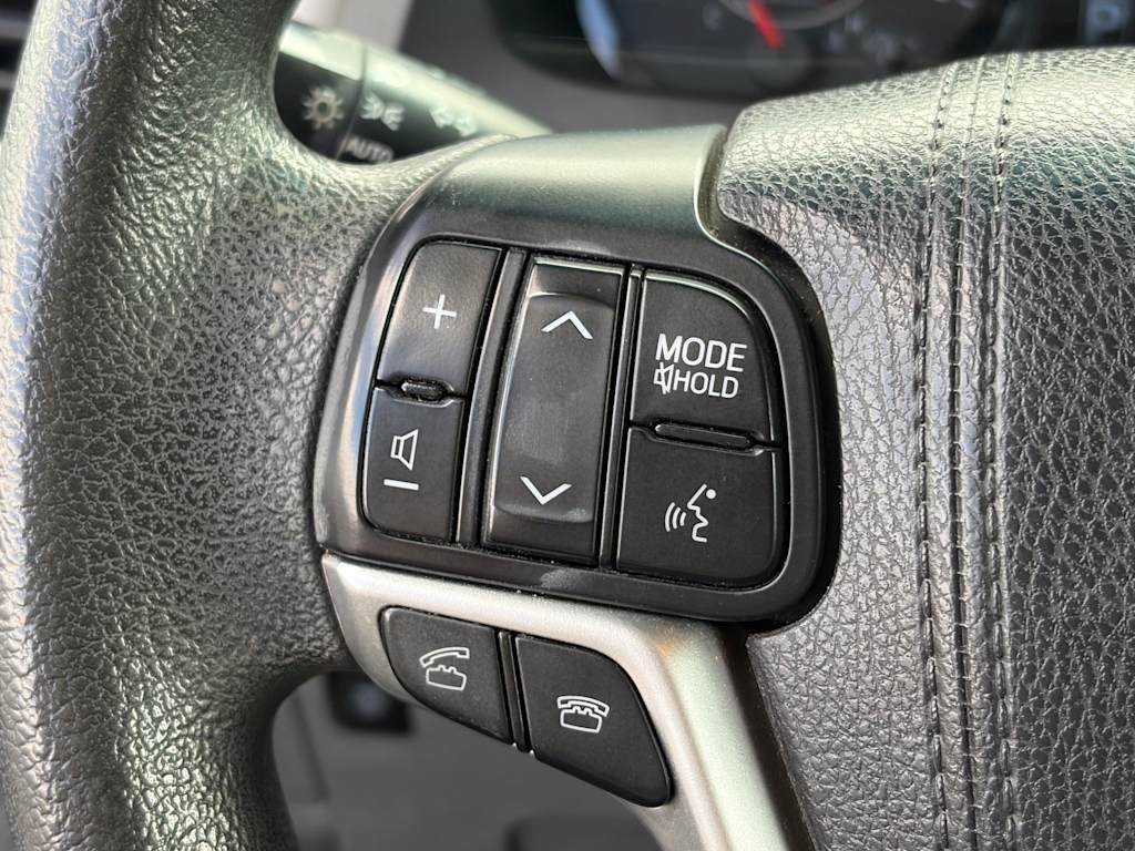 Thumbnail: 2015 Toyota Sienna - 15