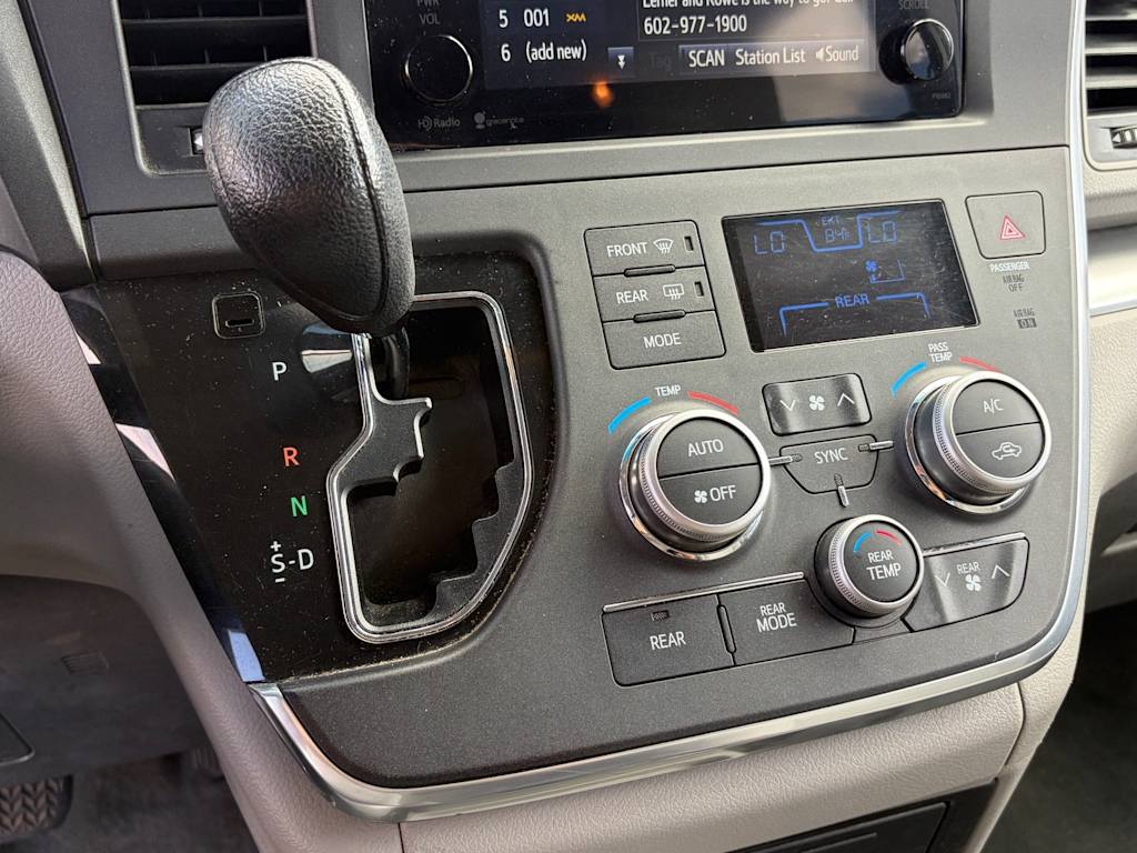 Thumbnail: 2015 Toyota Sienna - 20