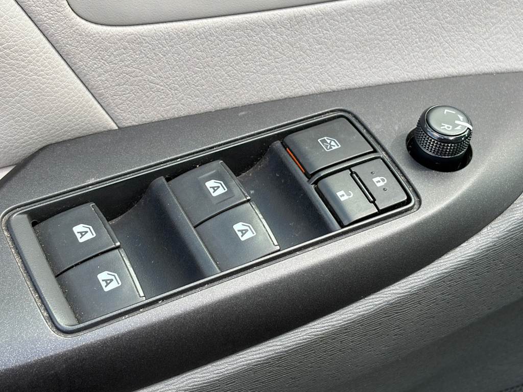 Thumbnail: 2015 Toyota Sienna - 11