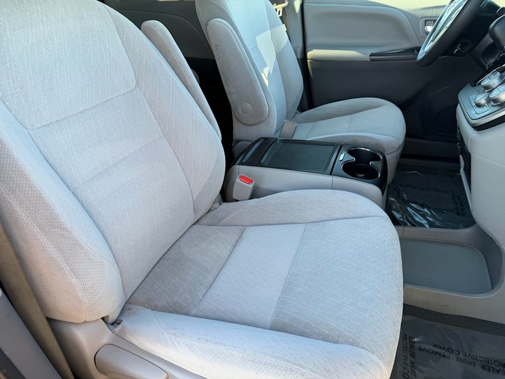 Thumbnail: 2020 Toyota Sienna - 9