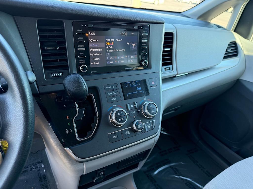 Thumbnail: 2020 Toyota Sienna - 11