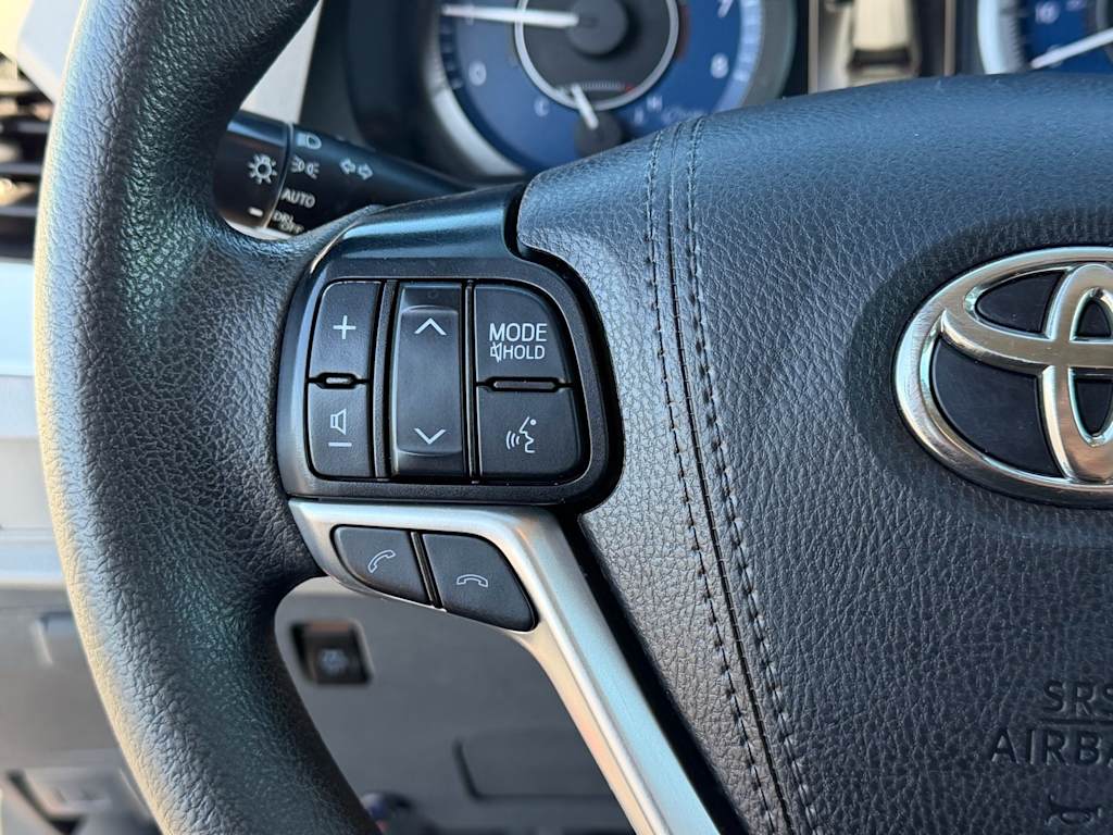 Thumbnail: 2020 Toyota Sienna - 32