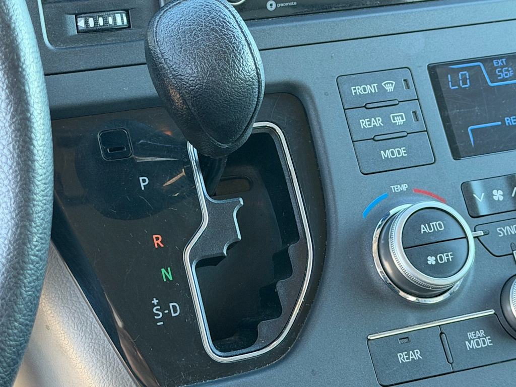 Thumbnail: 2020 Toyota Sienna - 12