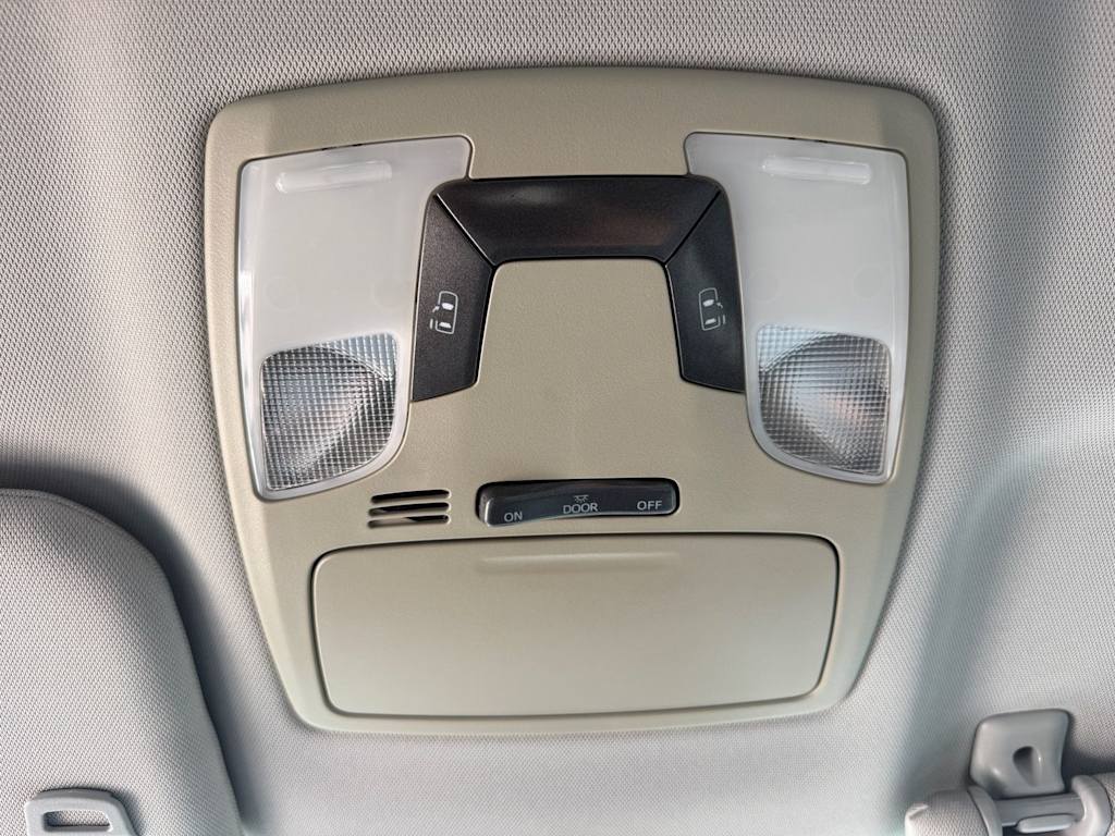 Thumbnail: 2017 Toyota Sienna - 17