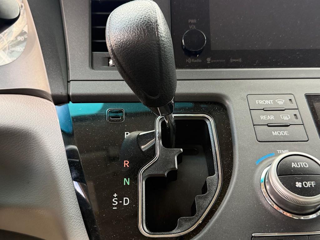 Thumbnail: 2017 Toyota Sienna - 5