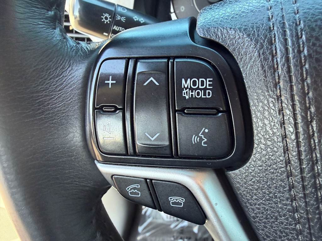 Thumbnail: 2017 Toyota Sienna - 25