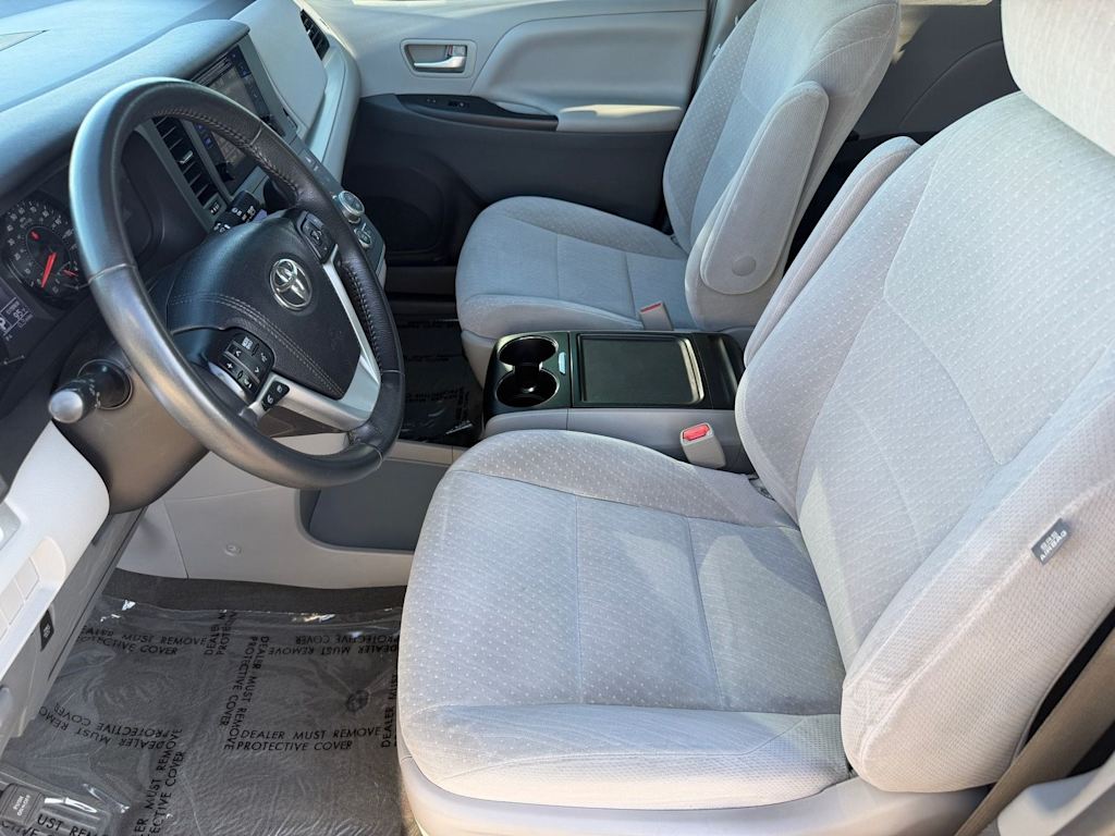 Thumbnail: 2017 Toyota Sienna - 11
