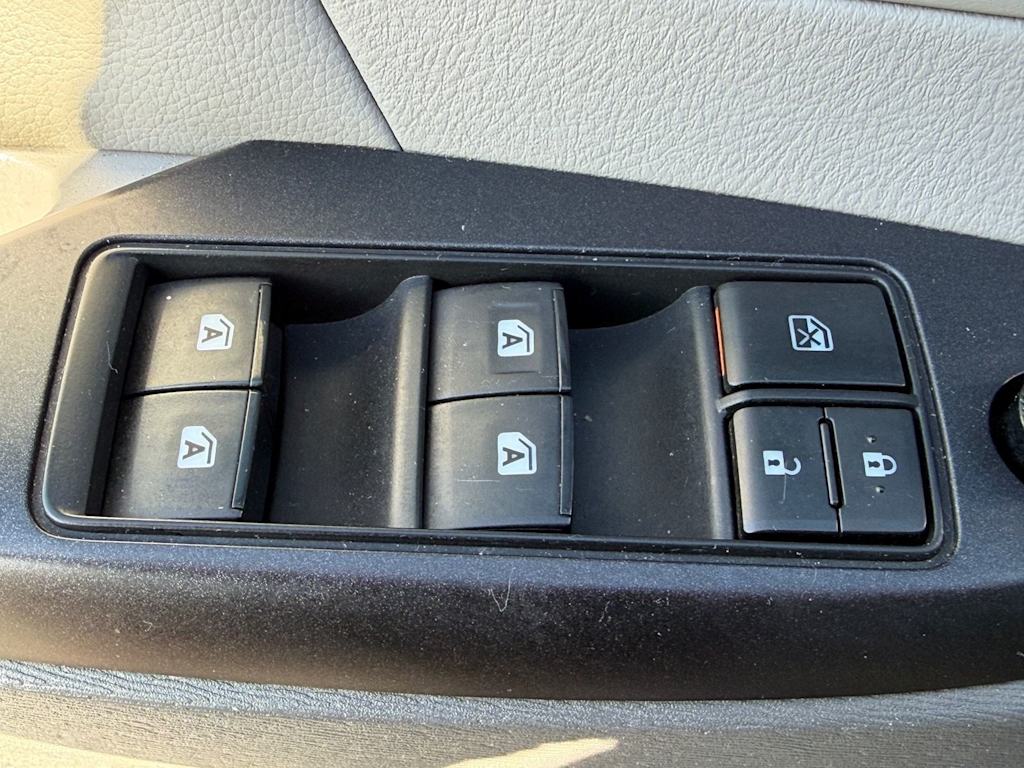 Thumbnail: 2017 Toyota Sienna - 21