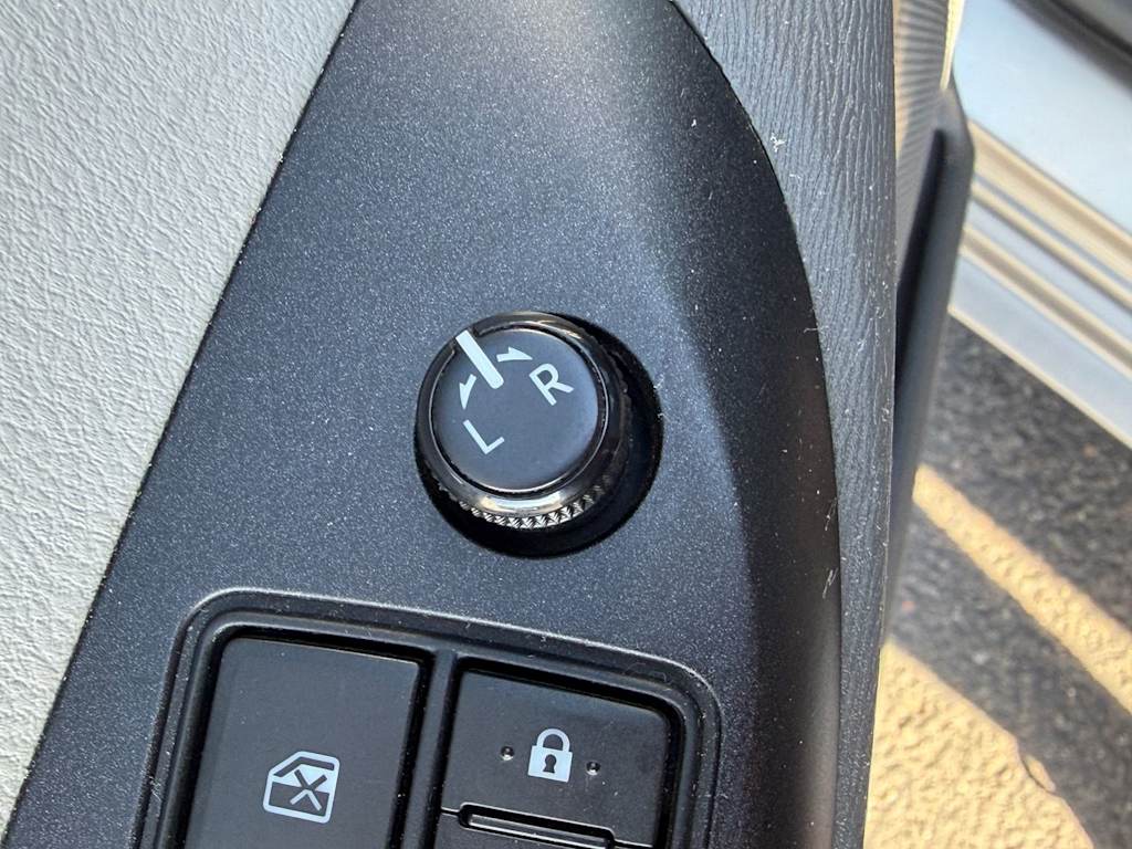 Thumbnail: 2017 Toyota Sienna - 22