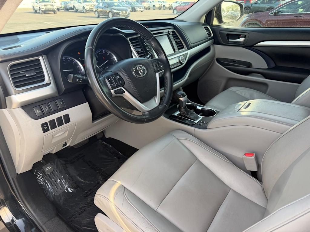 Thumbnail: 2018 Toyota Highlander - 2