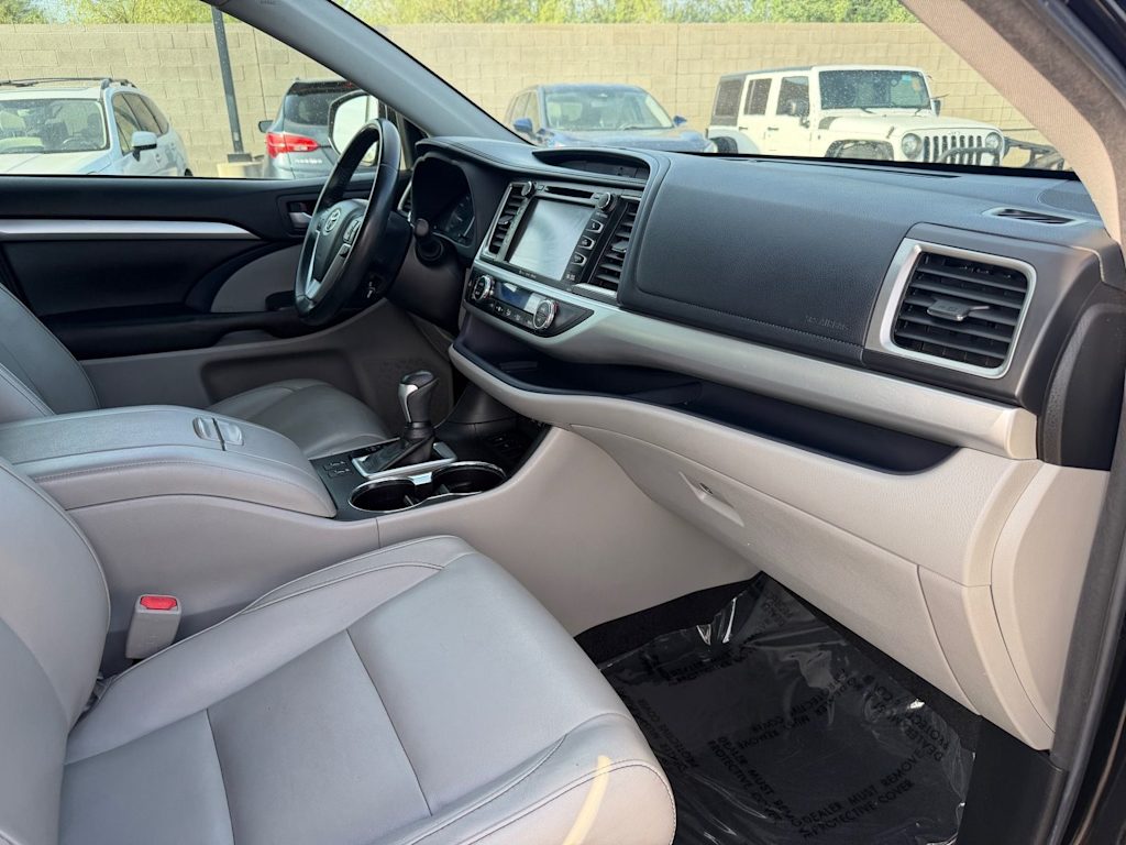 Thumbnail: 2018 Toyota Highlander - 8