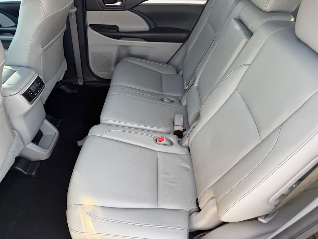 Thumbnail: 2018 Toyota Highlander - 11
