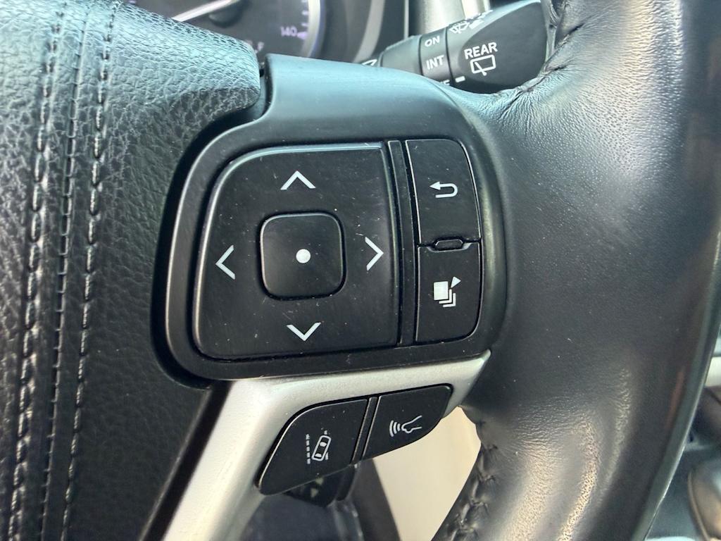 Thumbnail: 2018 Toyota Highlander - 25