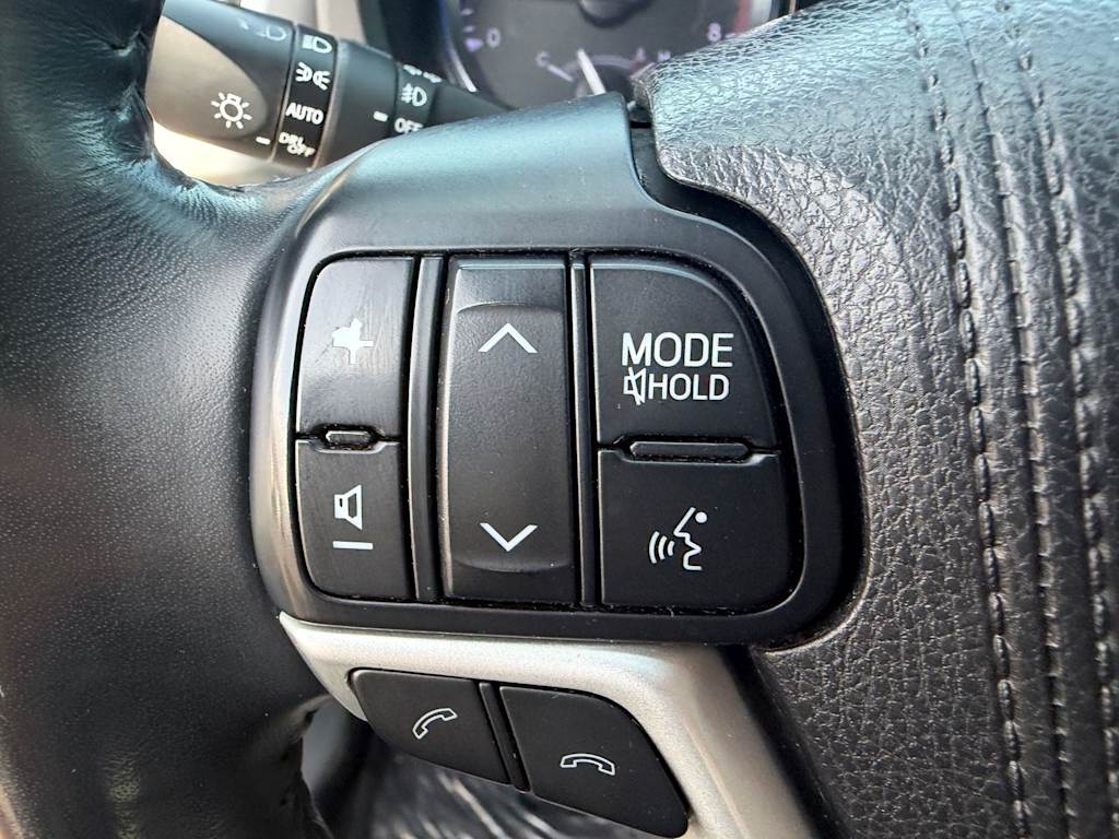Thumbnail: 2018 Toyota Highlander - 24