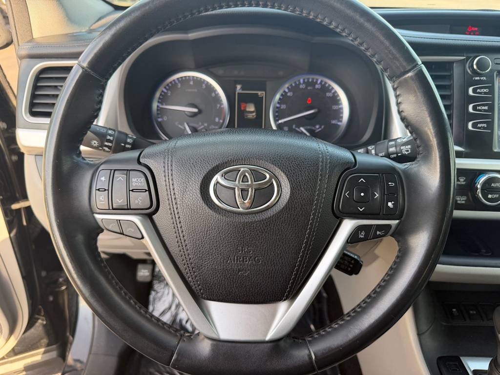 Thumbnail: 2018 Toyota Highlander - 12