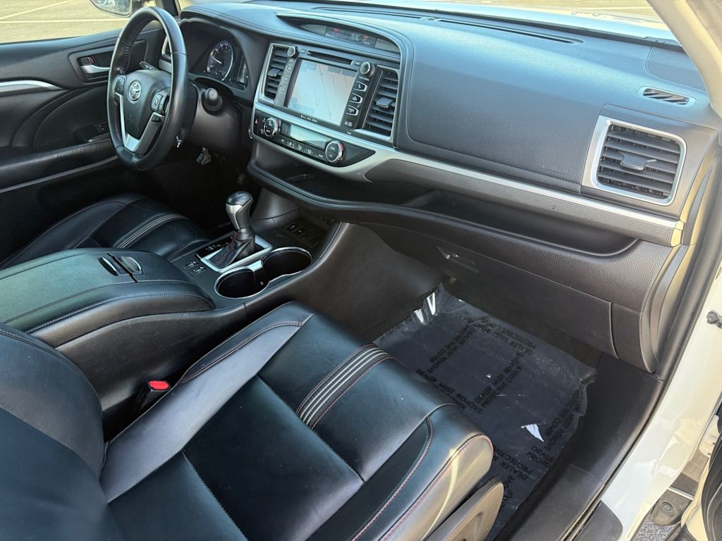 Thumbnail: 2019 Toyota Highlander - 13