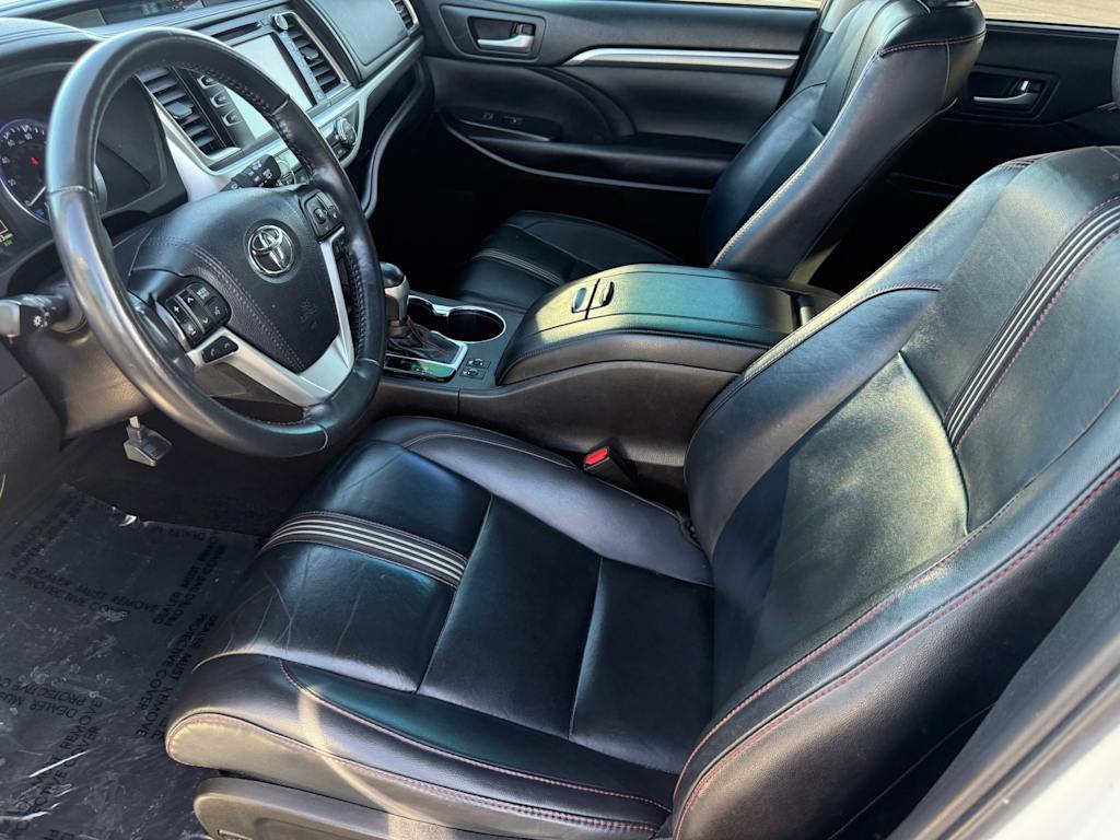 Thumbnail: 2019 Toyota Highlander - 11