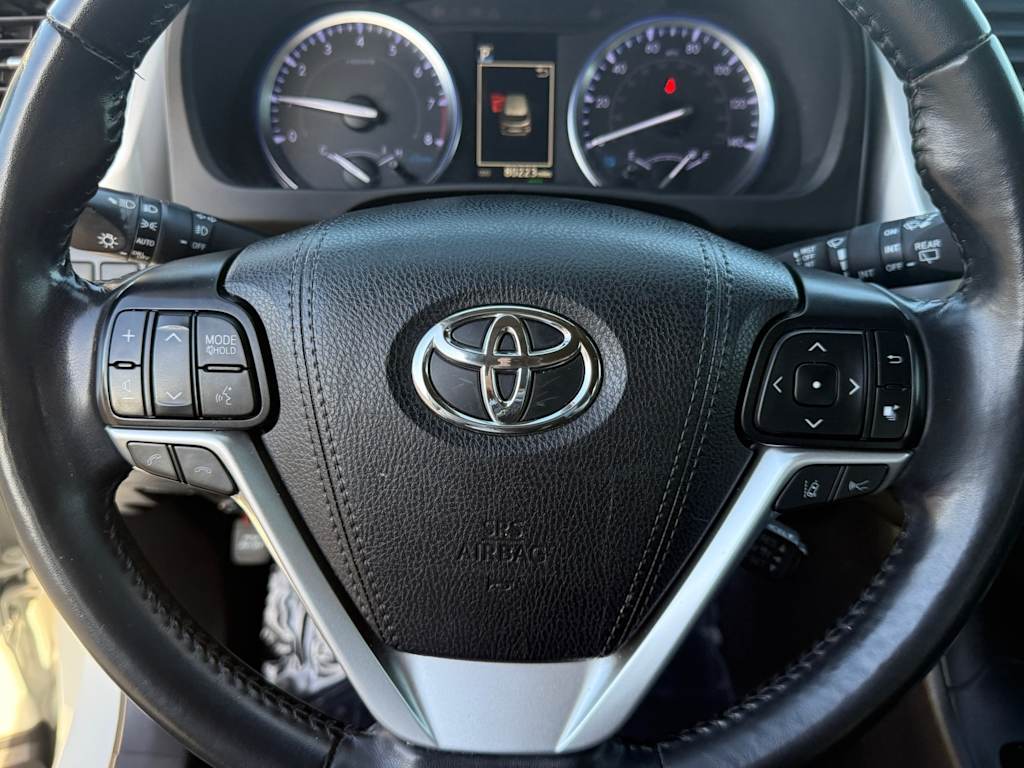 Thumbnail: 2019 Toyota Highlander - 23