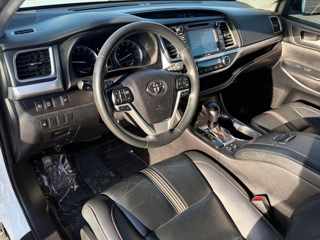Thumbnail: 2019 Toyota Highlander - 2