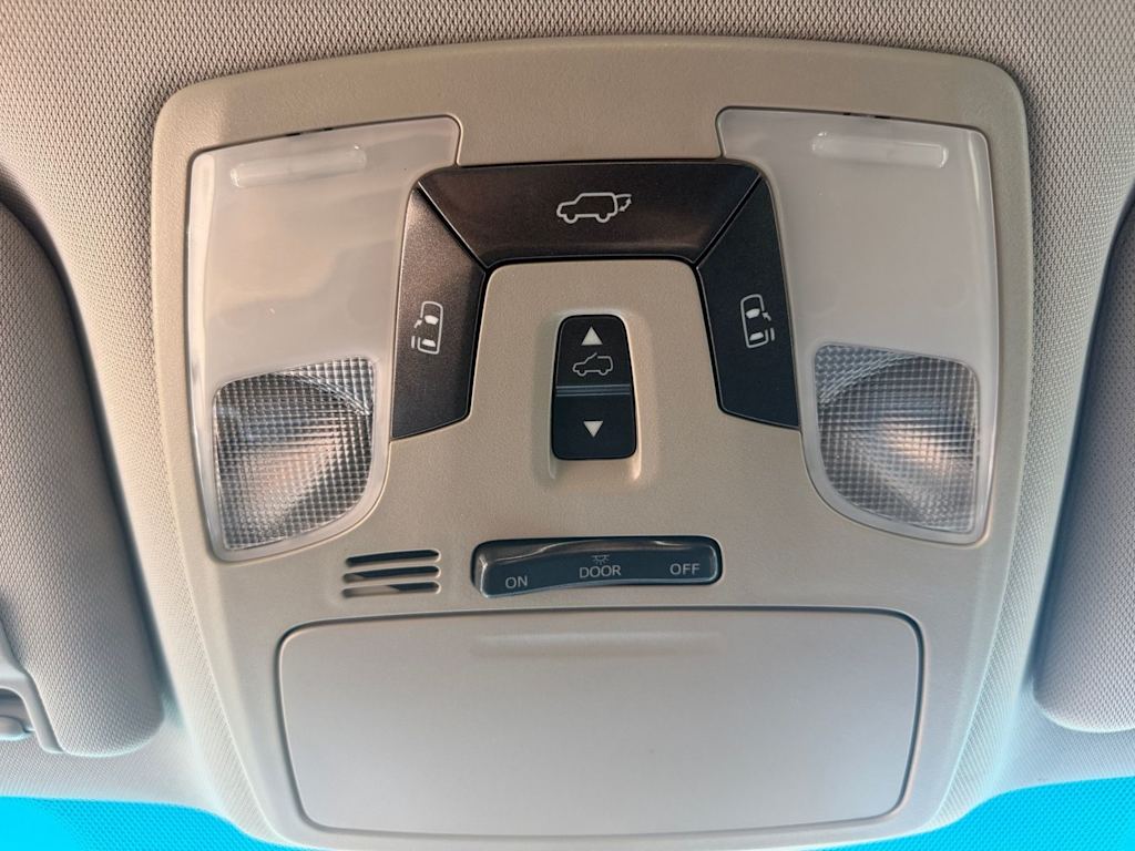 Thumbnail: 2015 Toyota Sienna - 30
