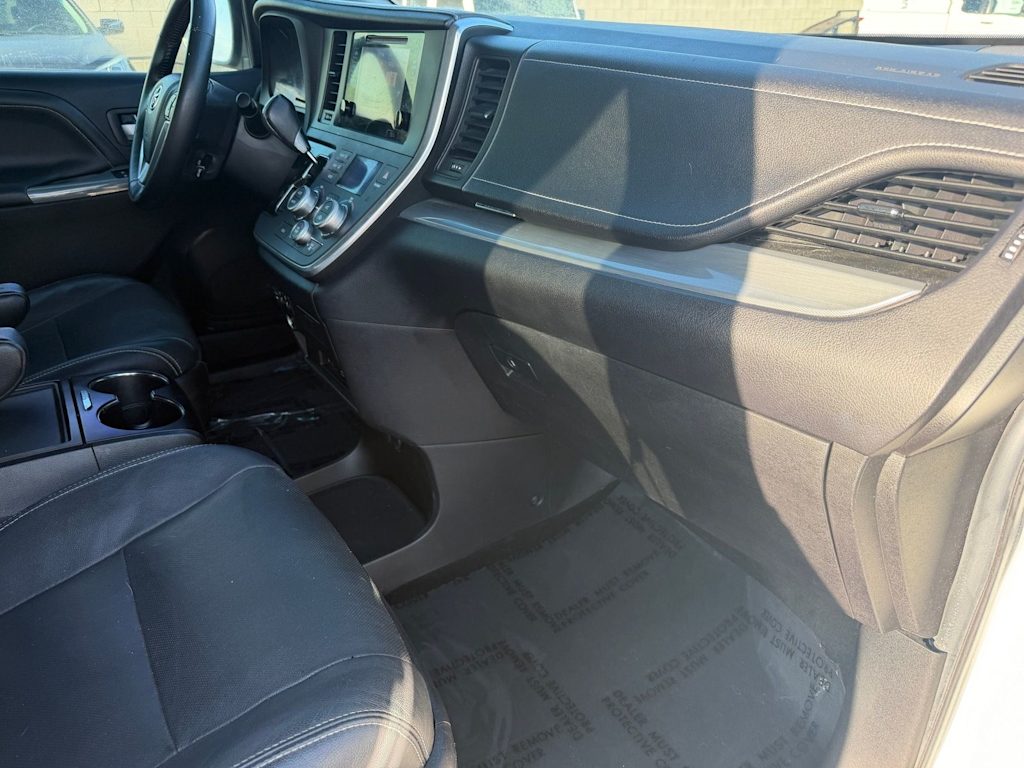 Thumbnail: 2015 Toyota Sienna - 7