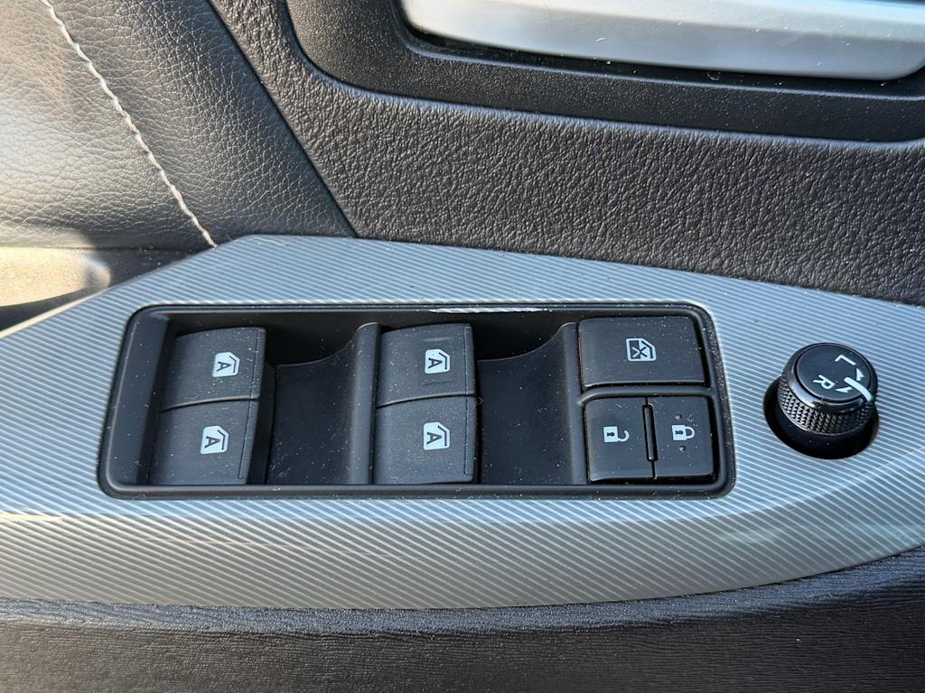Thumbnail: 2015 Toyota Sienna - 20