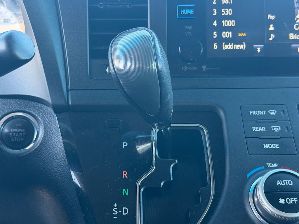 Thumbnail: 2015 Toyota Sienna - 12