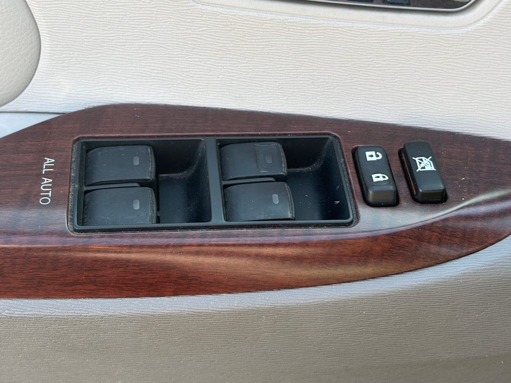 Thumbnail: 2013 Toyota Sienna - 13