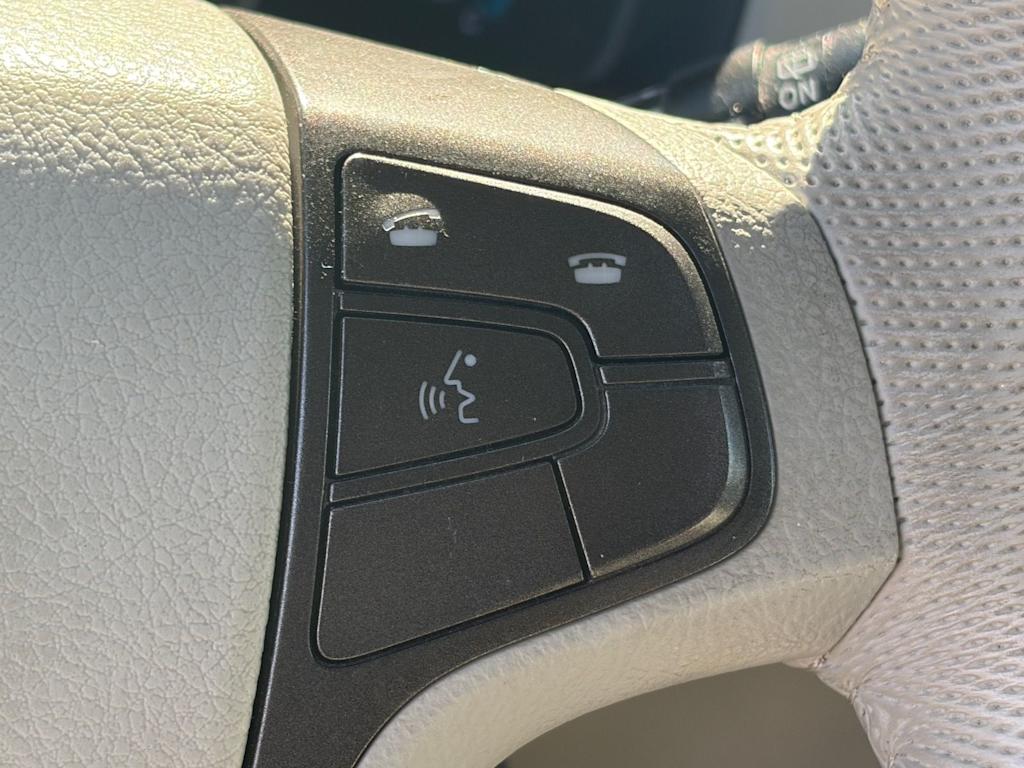 Thumbnail: 2013 Toyota Sienna - 16