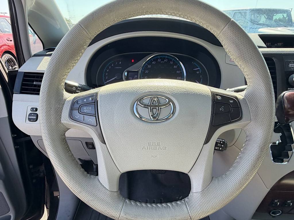 Thumbnail: 2013 Toyota Sienna - 2