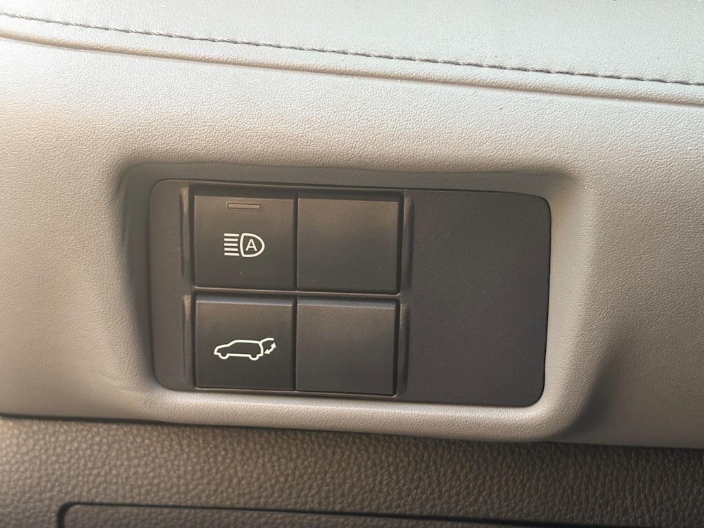 Thumbnail: 2021 Toyota Highlander - 10