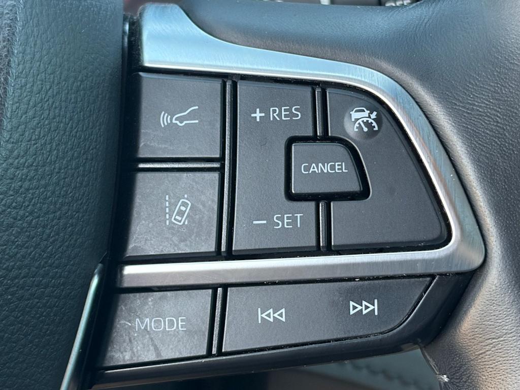 Thumbnail: 2021 Toyota Highlander - 26