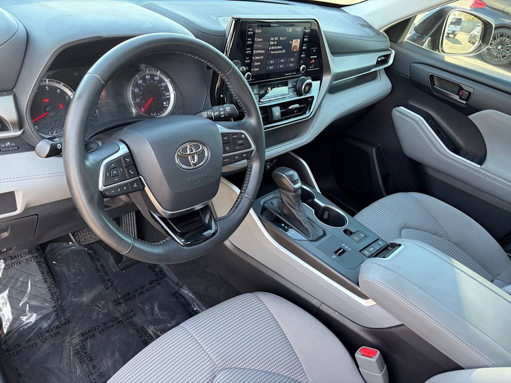 Thumbnail: 2021 Toyota Highlander - 2