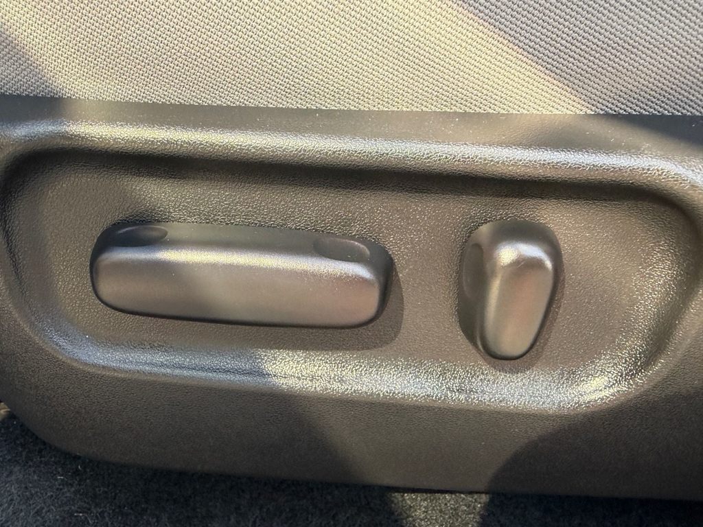 Thumbnail: 2020 Toyota Tacoma - 20