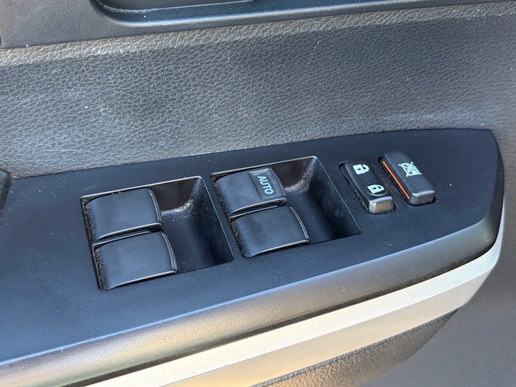 Thumbnail: 2015 Toyota Tundra - 10