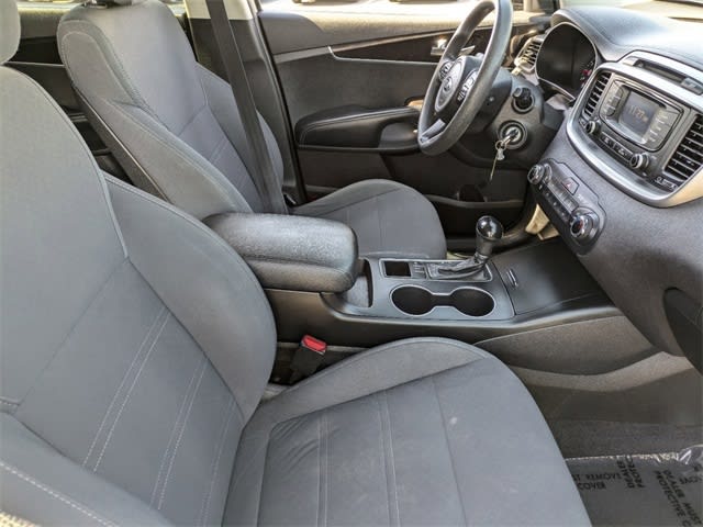 2016 Kia Sorento LX 22