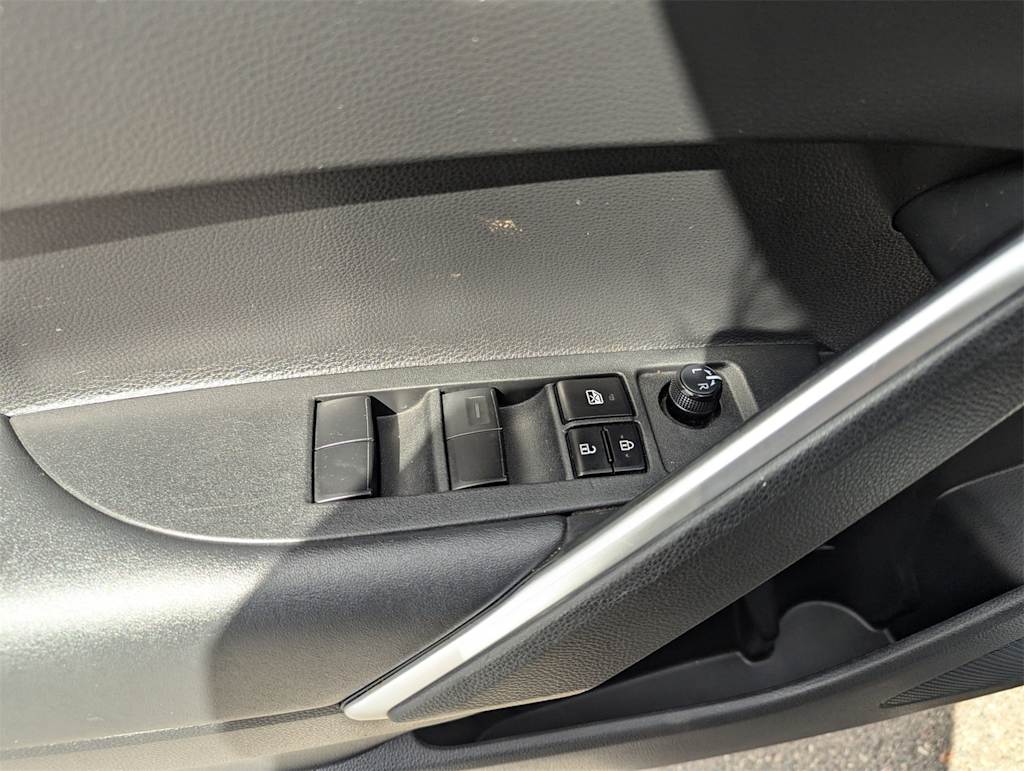 Thumbnail: 2022 Toyota Corolla Cross - 30