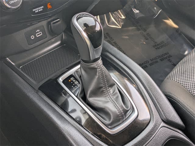 Thumbnail: 2021 Nissan Rogue Sport - 14