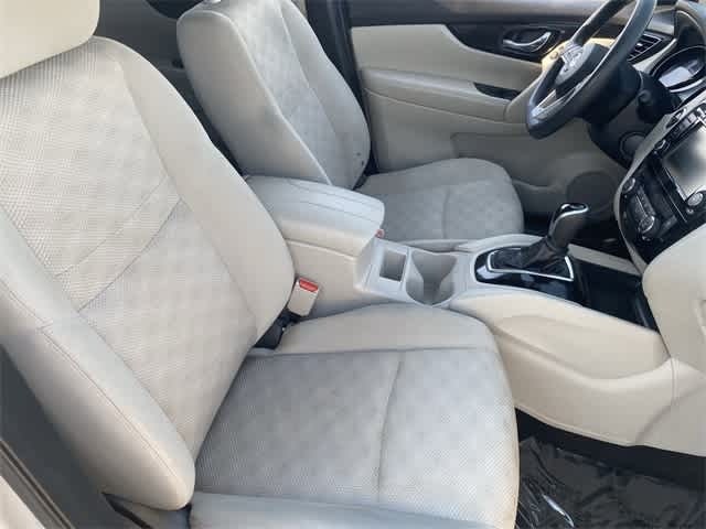 Thumbnail: 2020 Nissan Rogue Sport - 10